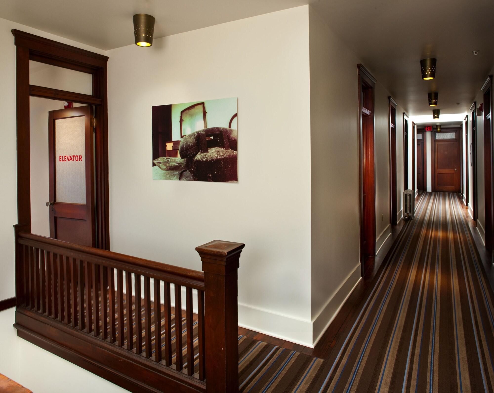 Commodore Hotel Astoria Bagian luar foto