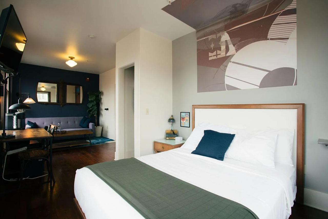 Commodore Hotel Astoria Bagian luar foto