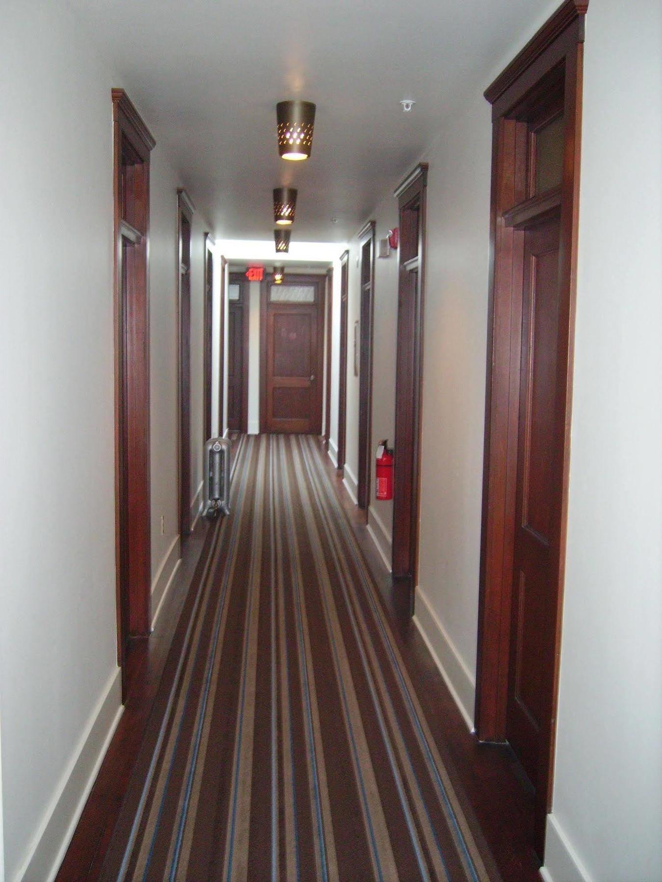 Commodore Hotel Astoria Bagian luar foto